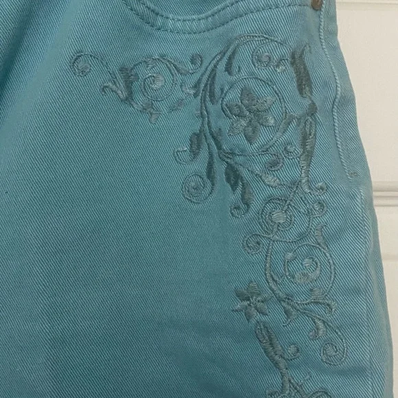 Gloria Vanderbilt capris - Picture 2 of 5